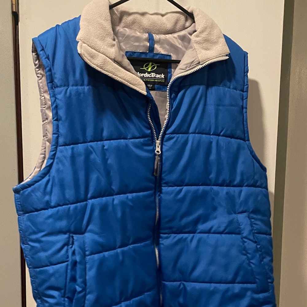 NordicTrack Blue Puffer Vest men’s size large inside Velcro pocket